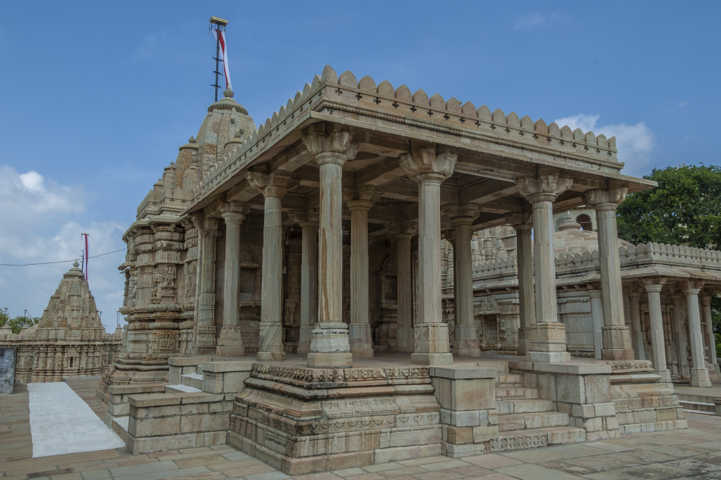 19 - India - Chittorgarh - fuerte de Chittorgarh - templo hindu de Sat Bees Dejeri Jain